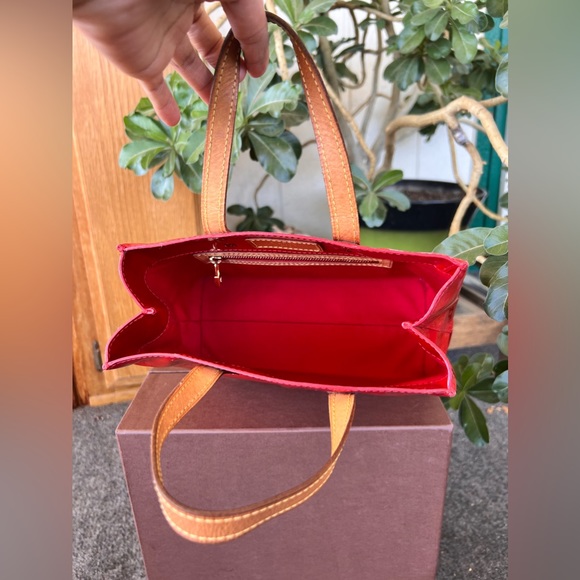 Louis Vuitton Monogram Vernis Reade PM - Picture 7 of 10